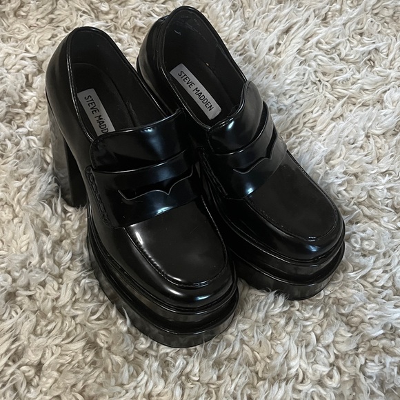 BLACK STEVE MADDEN BLOCK HEEL - Picture 1 of 2